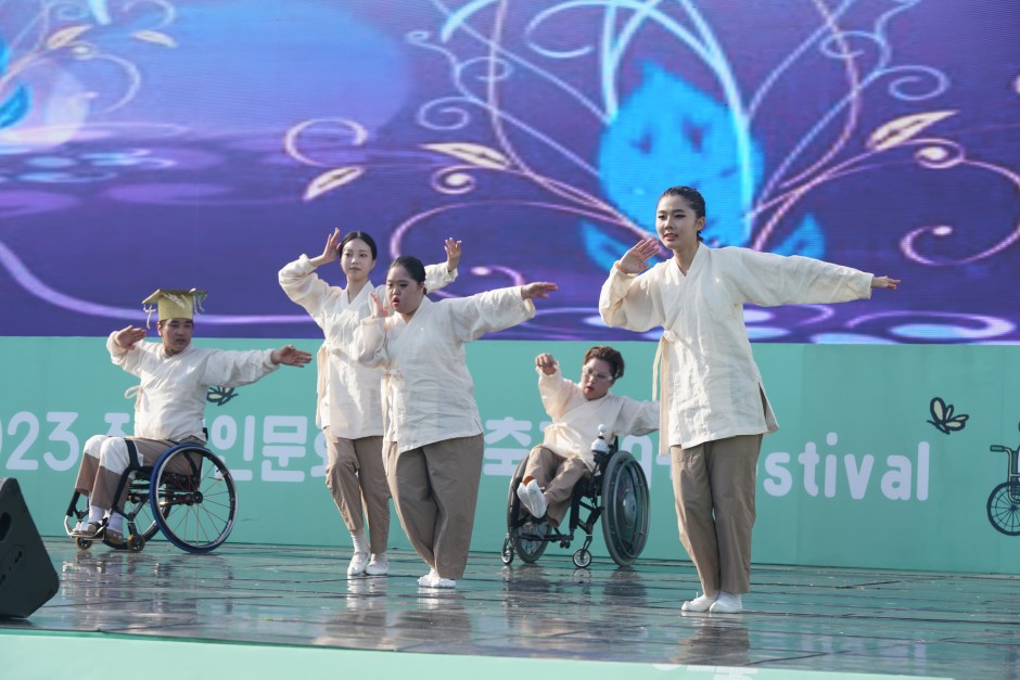 a30a42517a82b8ee216663bd23b9ee00_1696553