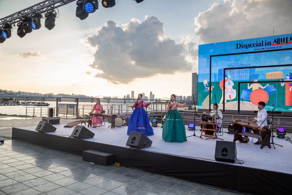 'Dispecial in 세비치아'의 공연 사진